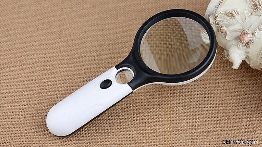 choose led magnifying glass