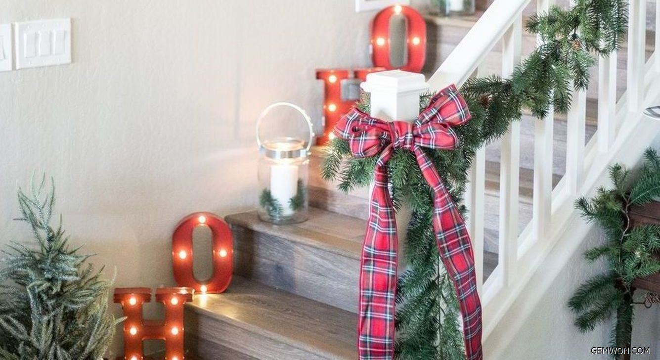 decorate the christmas stairs